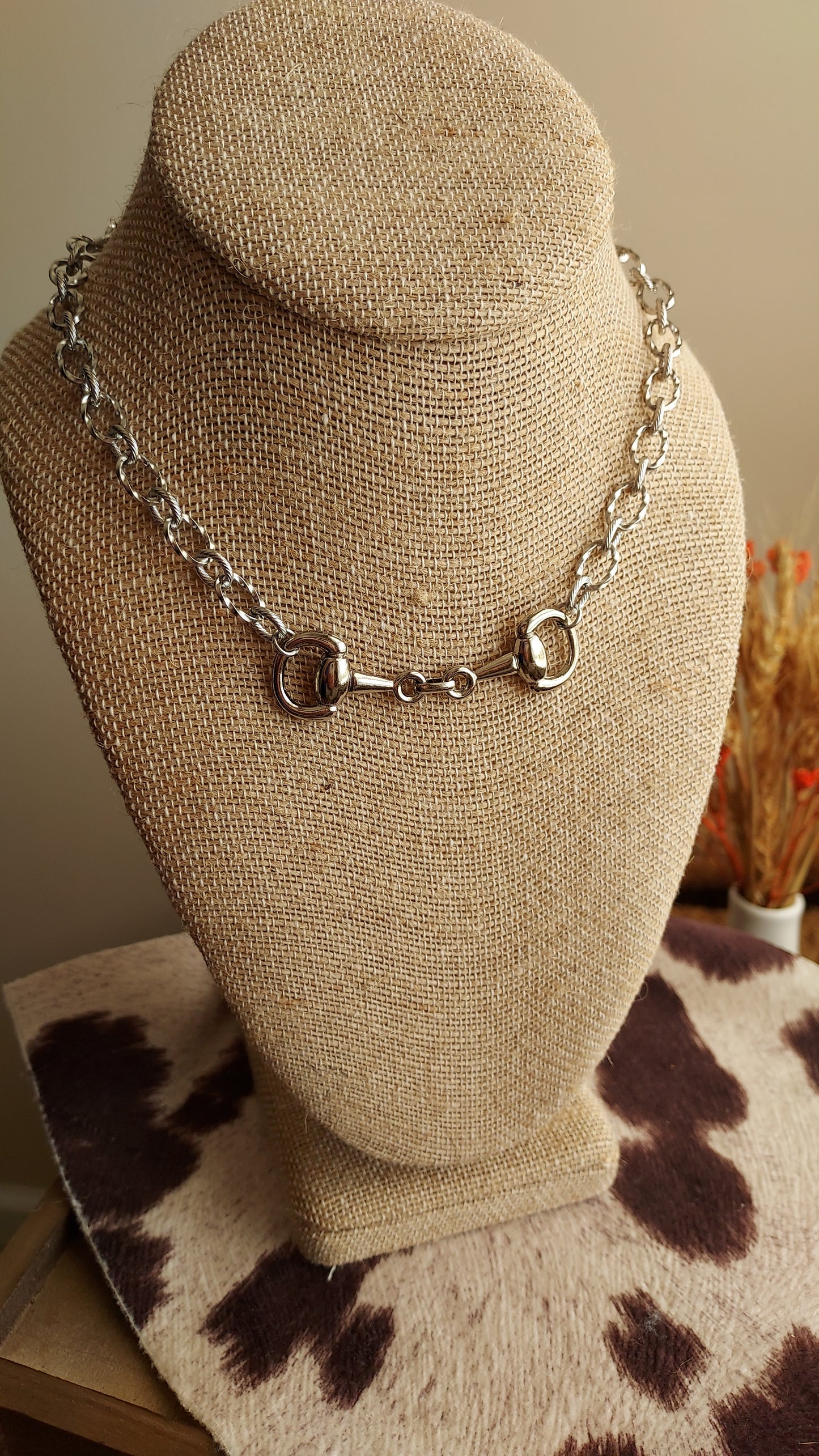 Twisted bit necklace