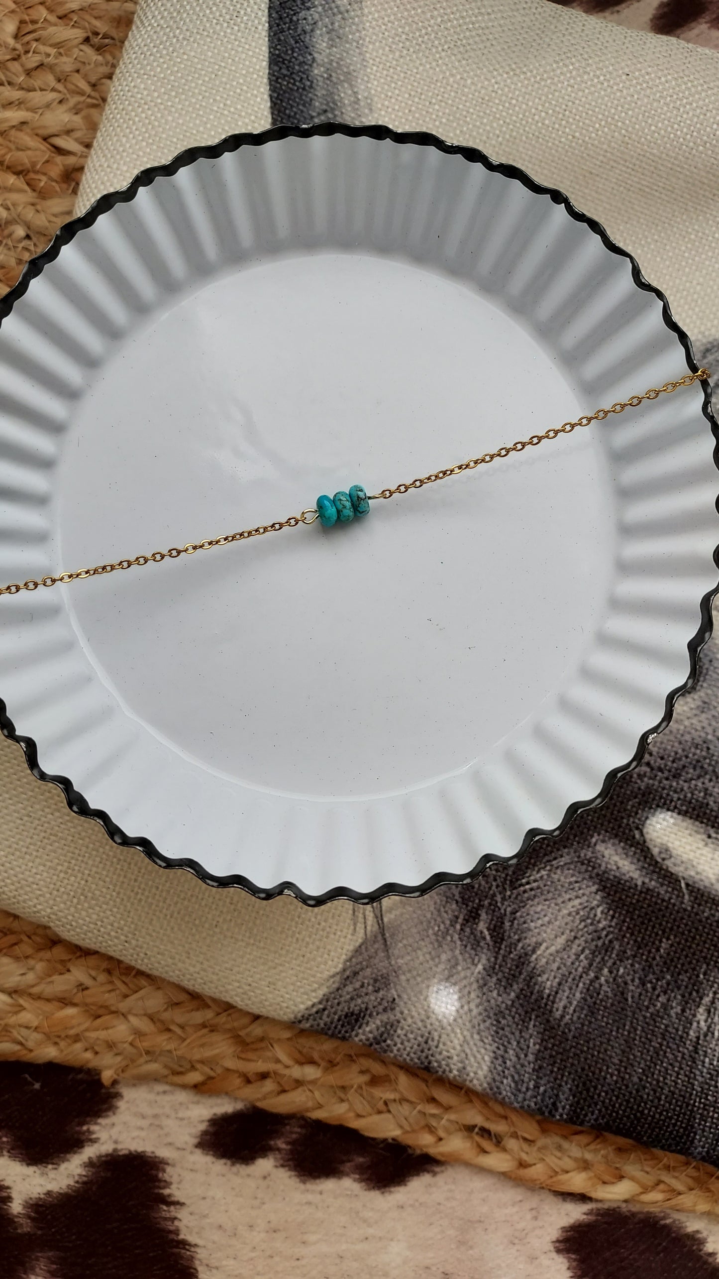 Golden coast choker
