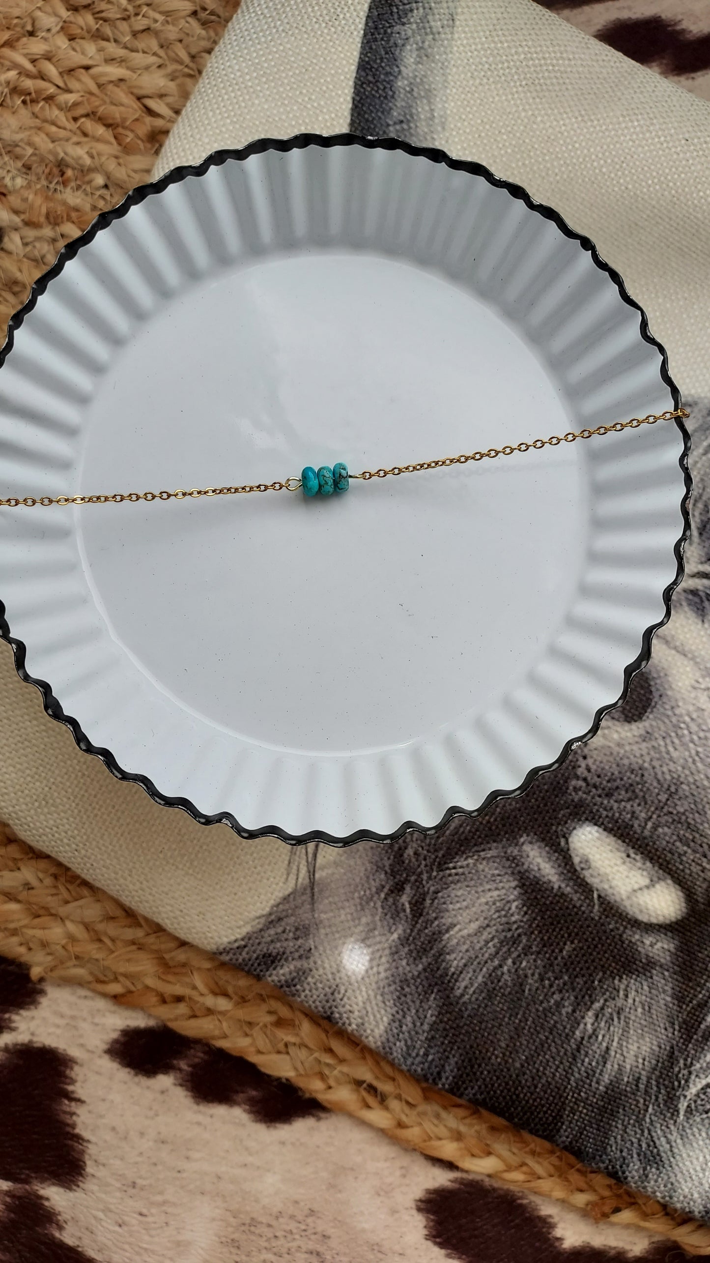 Golden coast choker