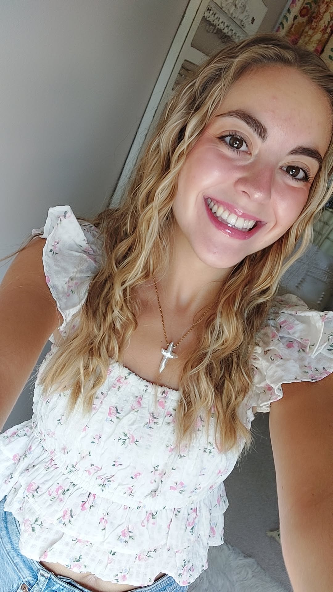 Dainty cross necklace