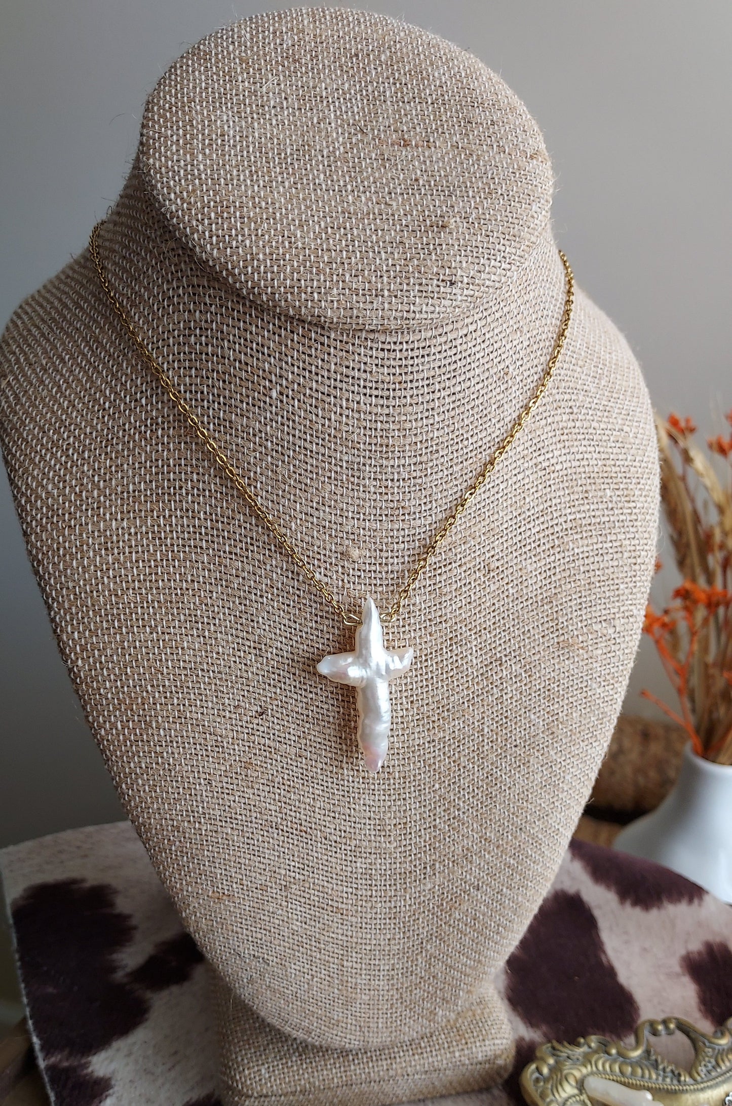 Dainty cross necklace