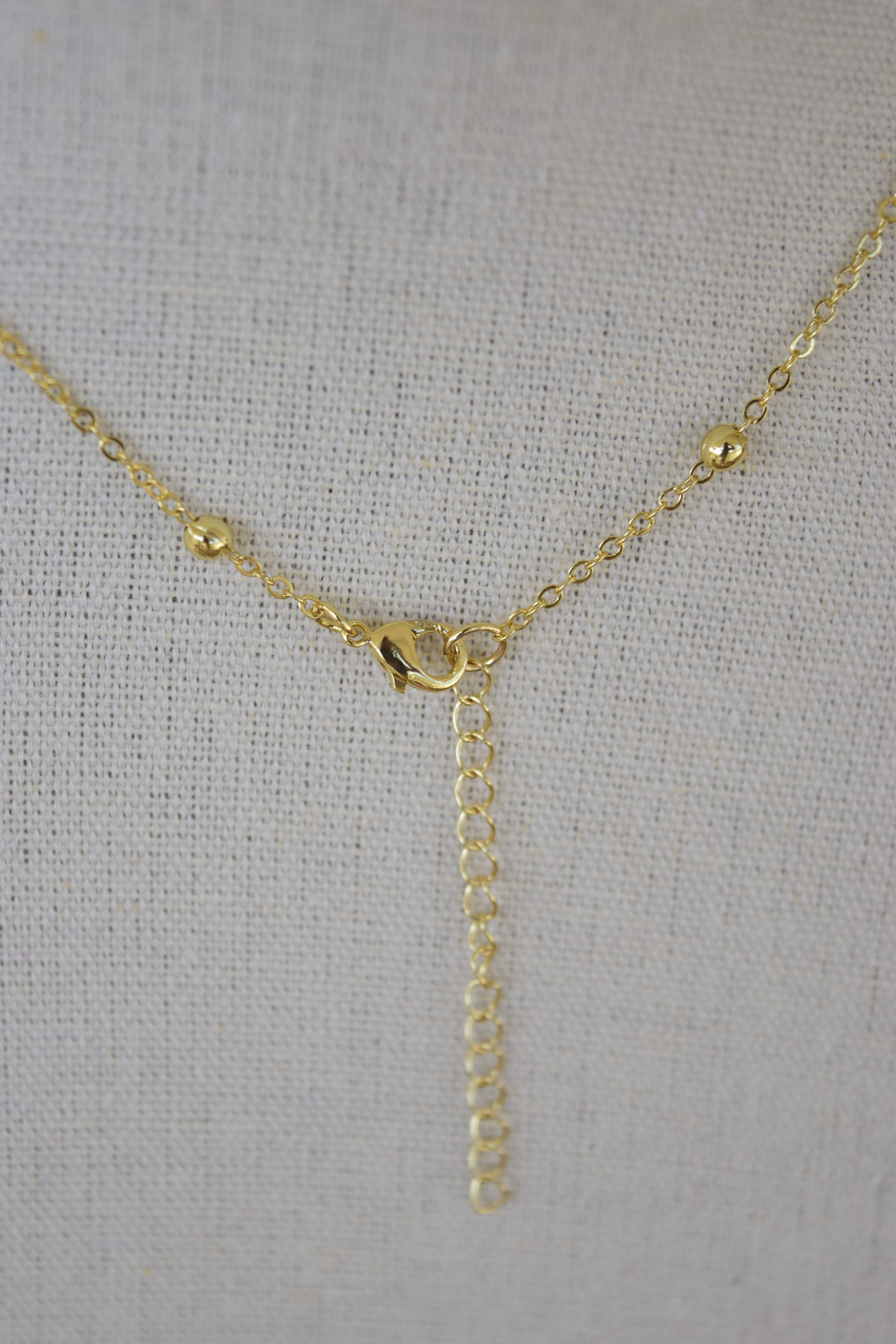 Your a pearl necklace in gold