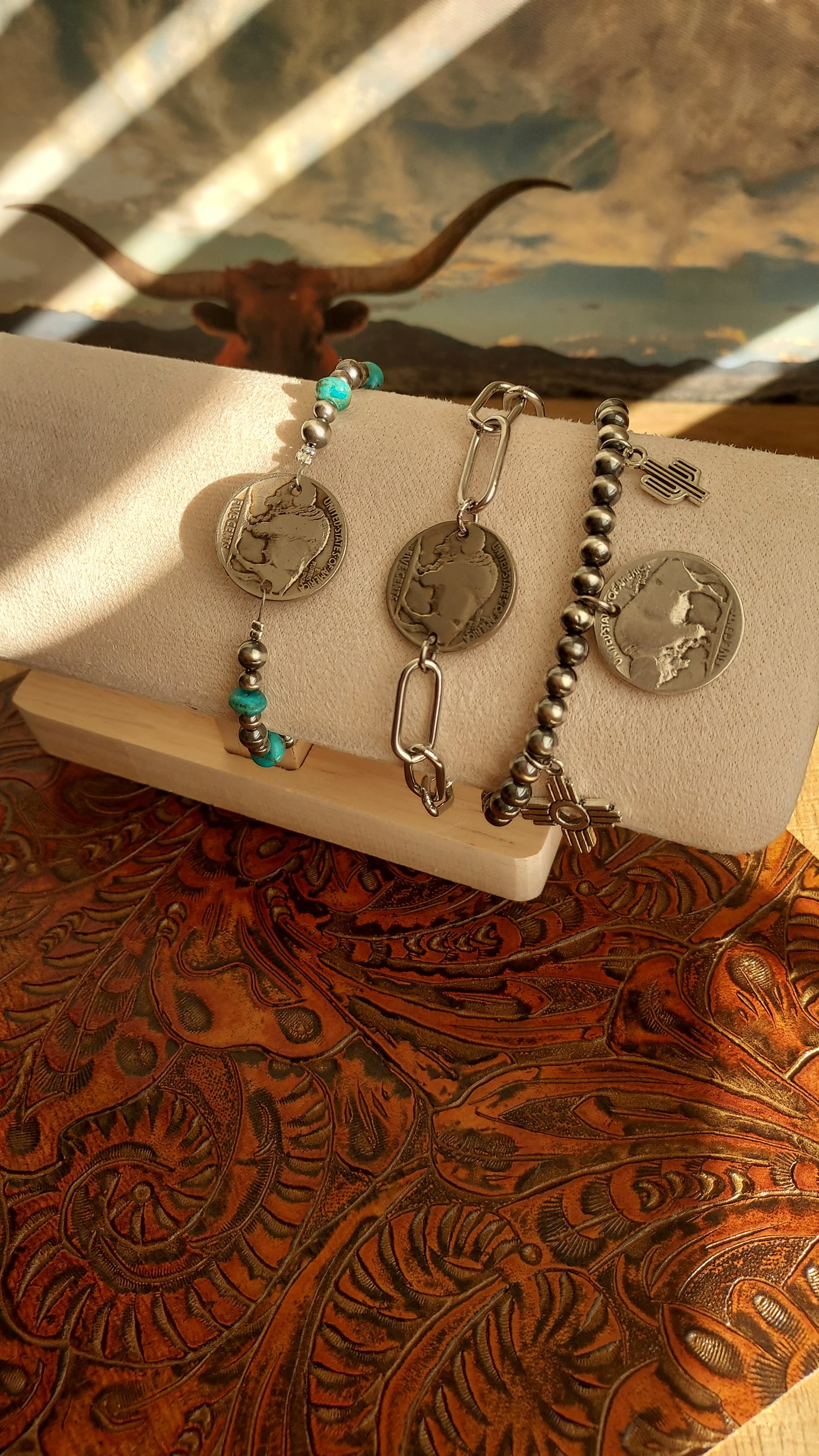 Roaming free bracelet