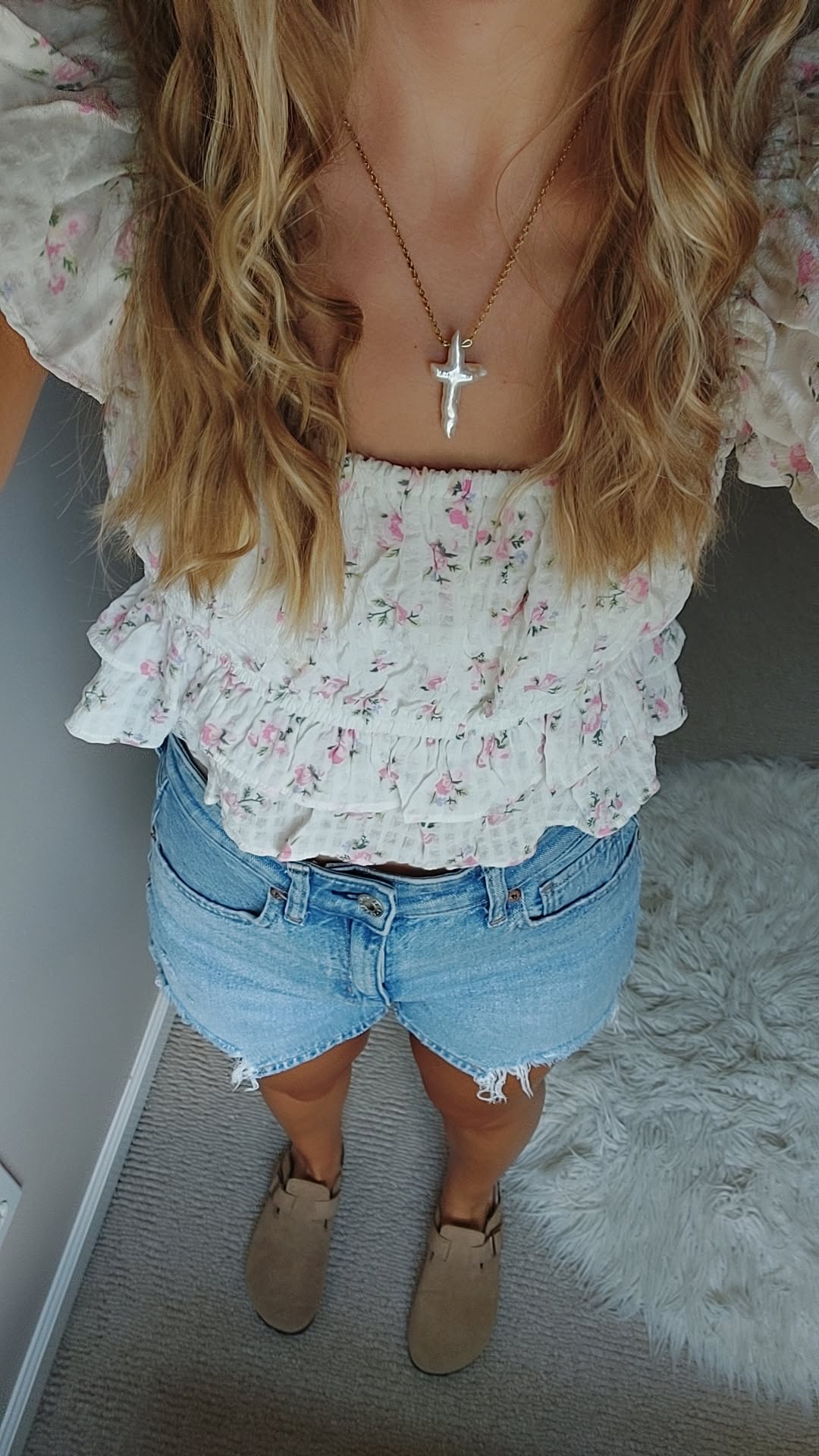 Dainty cross necklace