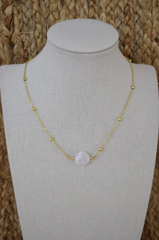 Your a pearl necklace in gold