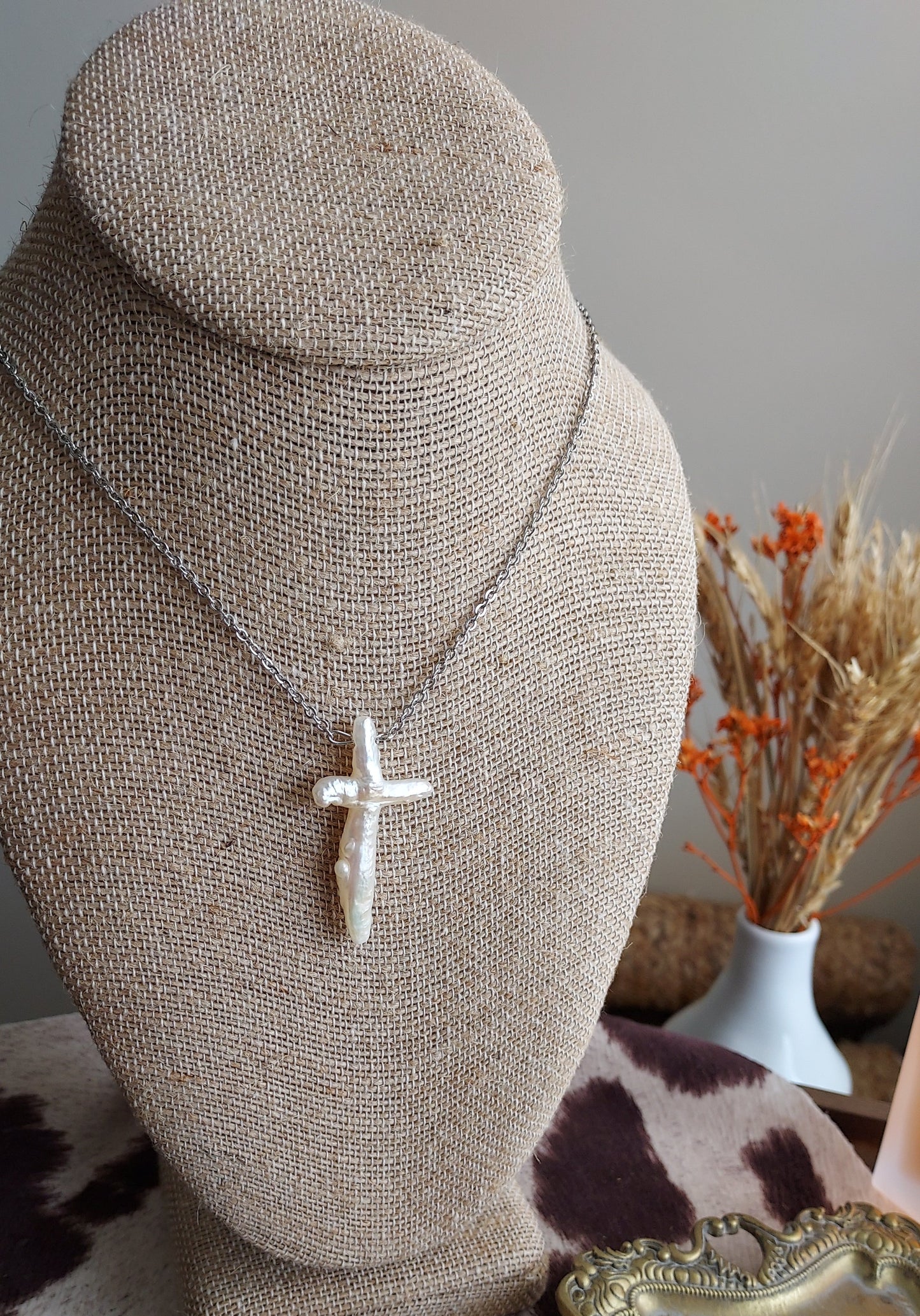 Dainty cross necklace
