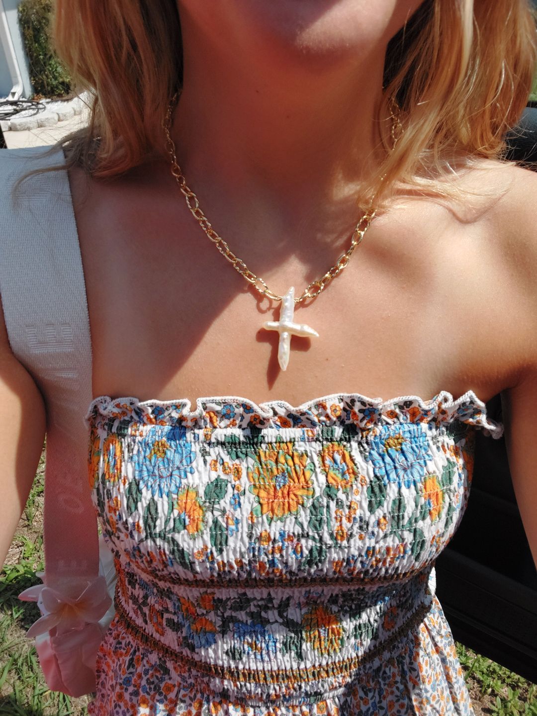 Jesus loves you necklace